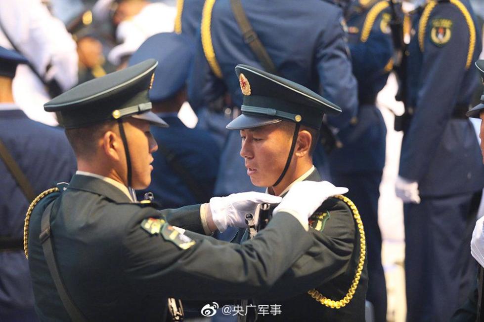 受阅官兵举止什么重